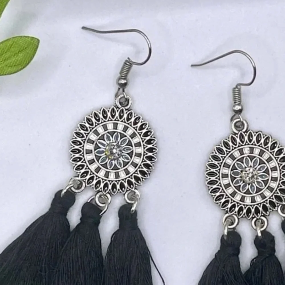 NWT Cute Black Fringe Tassel Bohemian Style Pierced Earrings w/ Silver Accents!